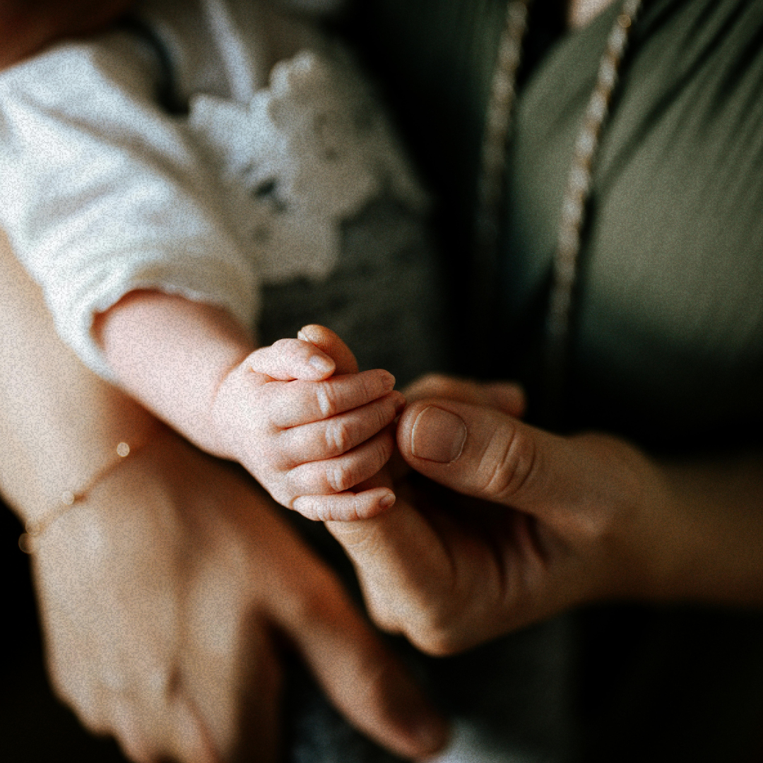 early motherhood photography